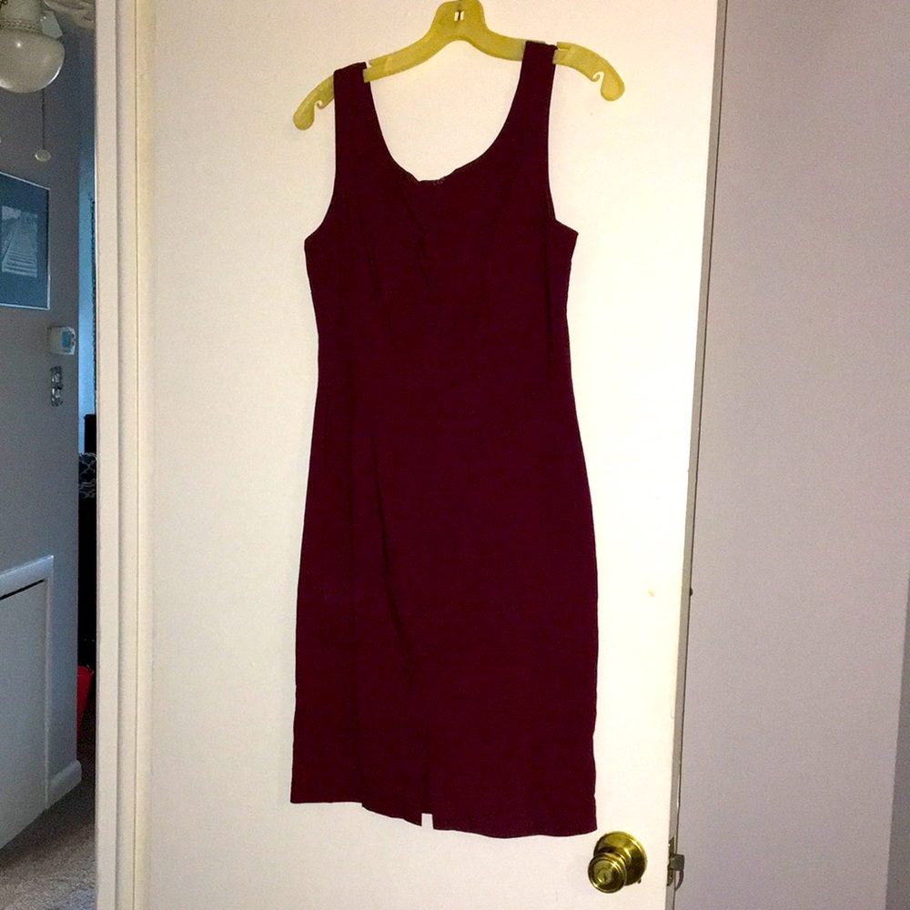 Stretchy dress with split at the bottom